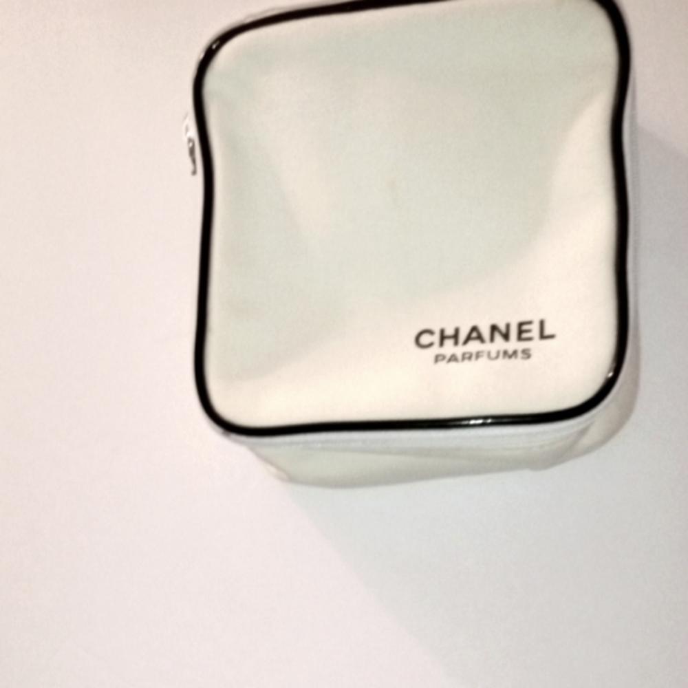 ∆💄Chanel Make-up/Parfum Case-Chanel No 5 Vintage Design